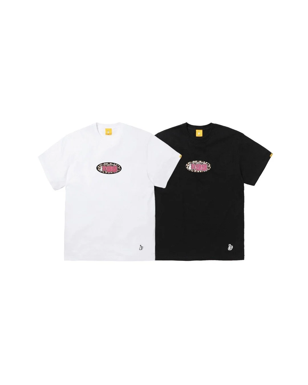 eggロゴTシャツの白と黒