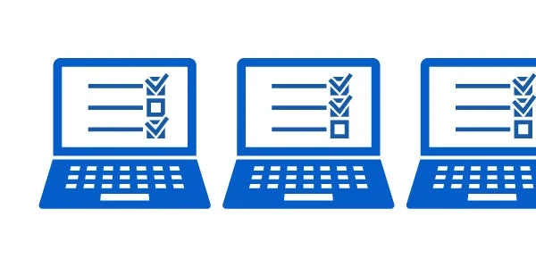 ノートパソコンとチェックリスト