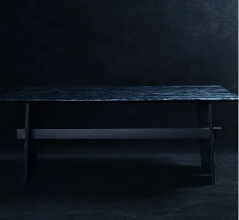 曜変天目着想のテーブル