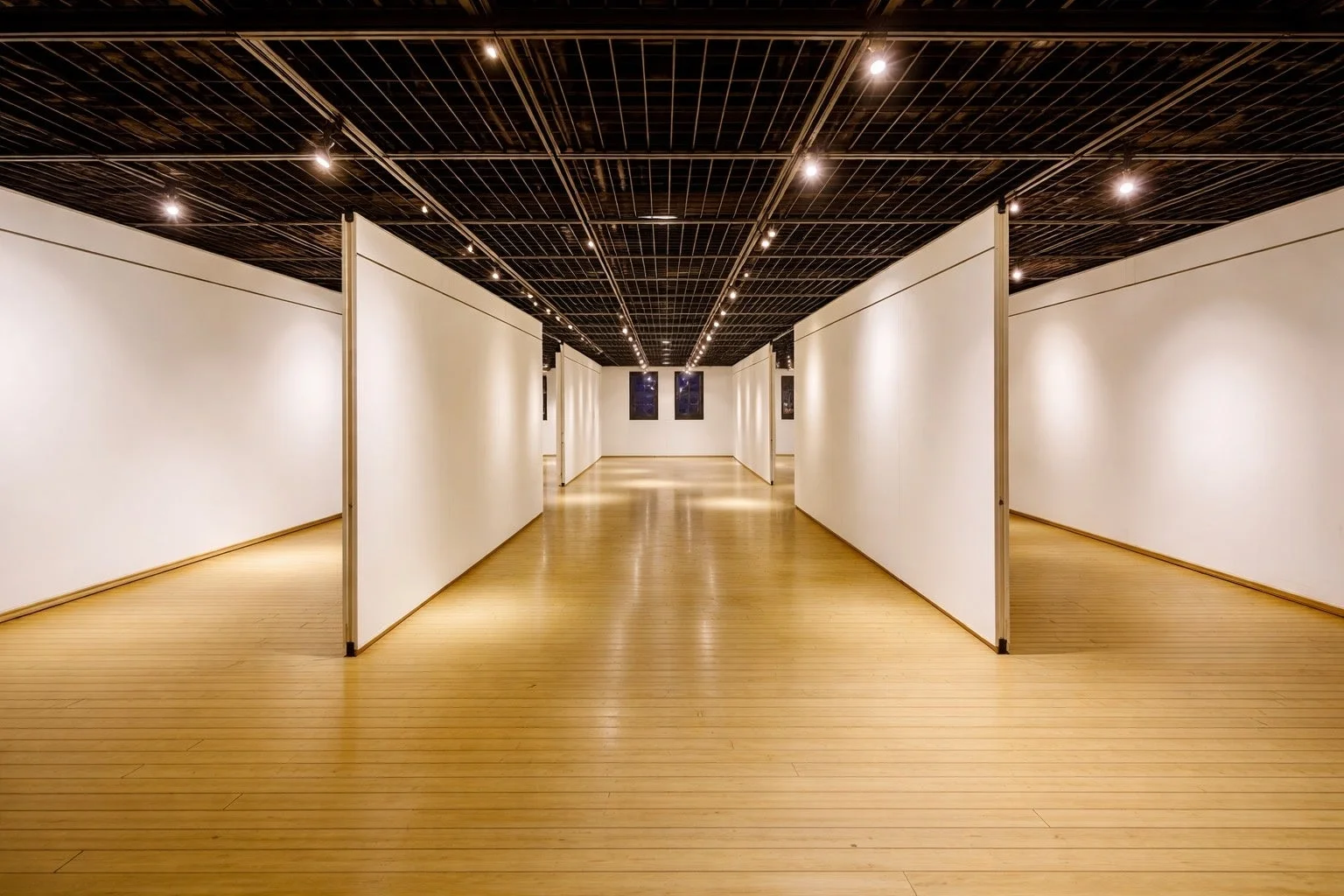 モダンな美術館またはギャラリーの展示室