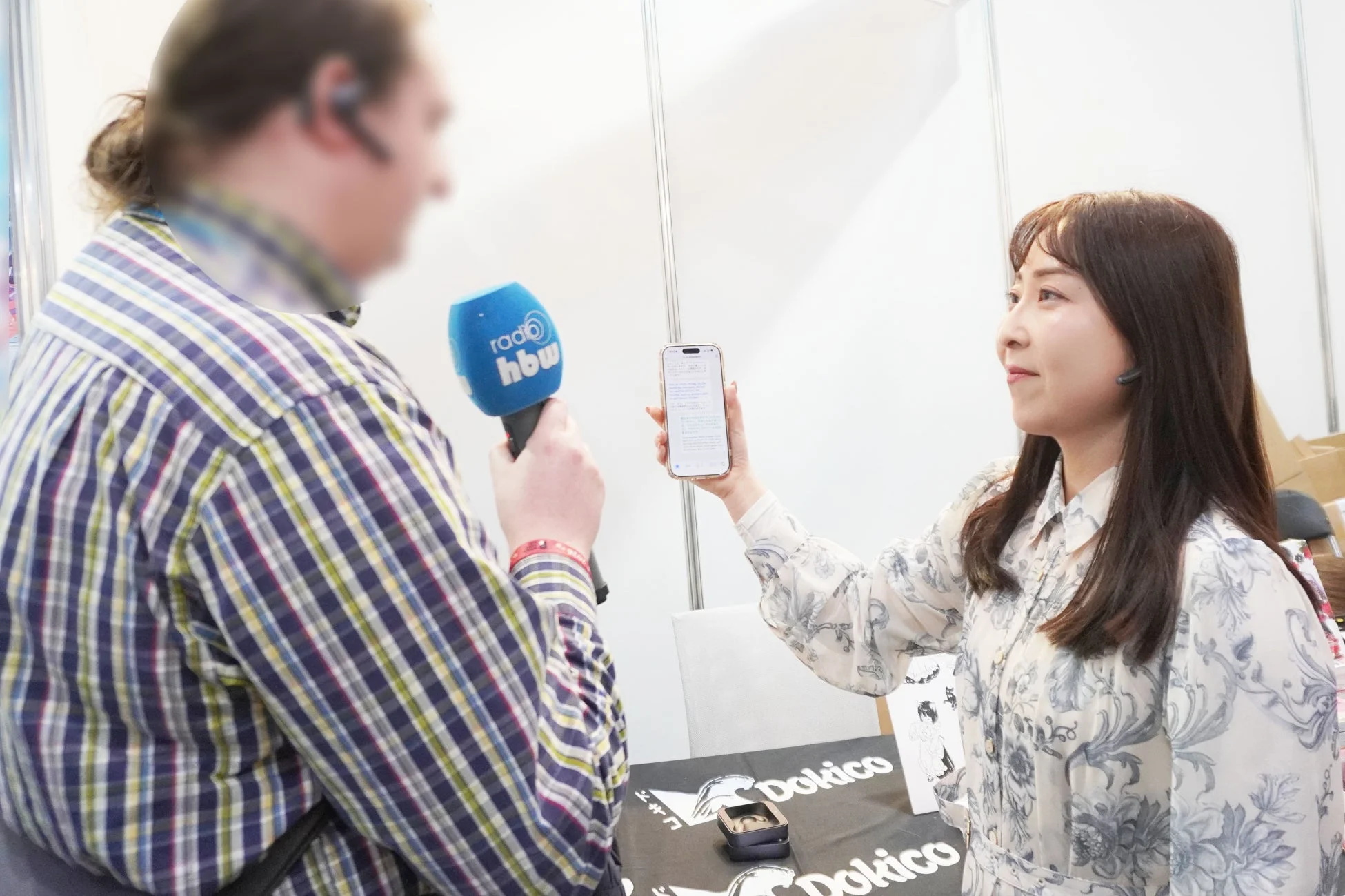 インタビューを受ける嶋永のの氏