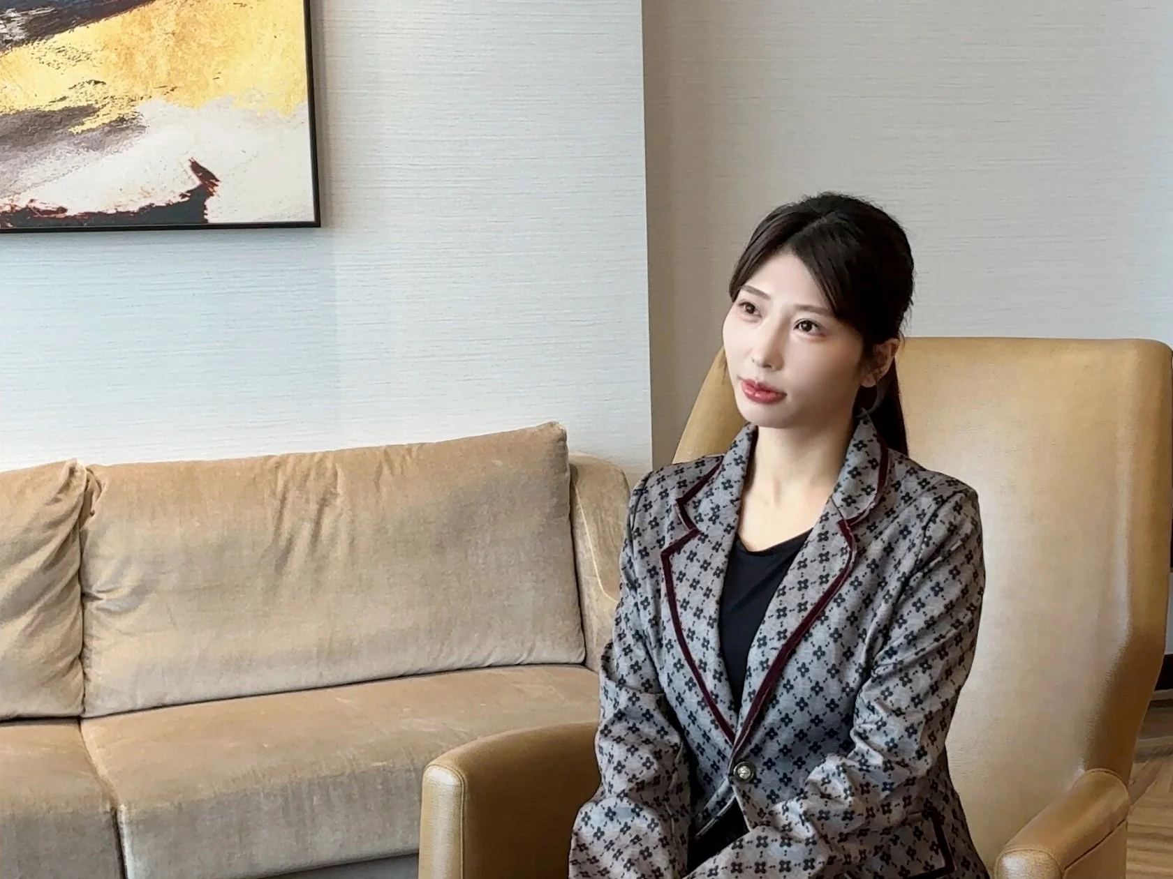 インタビューを受ける水池愛香氏