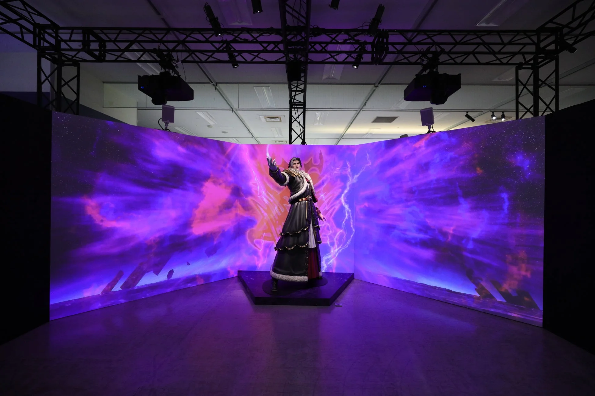 エメトセルクの等身大フィギュア