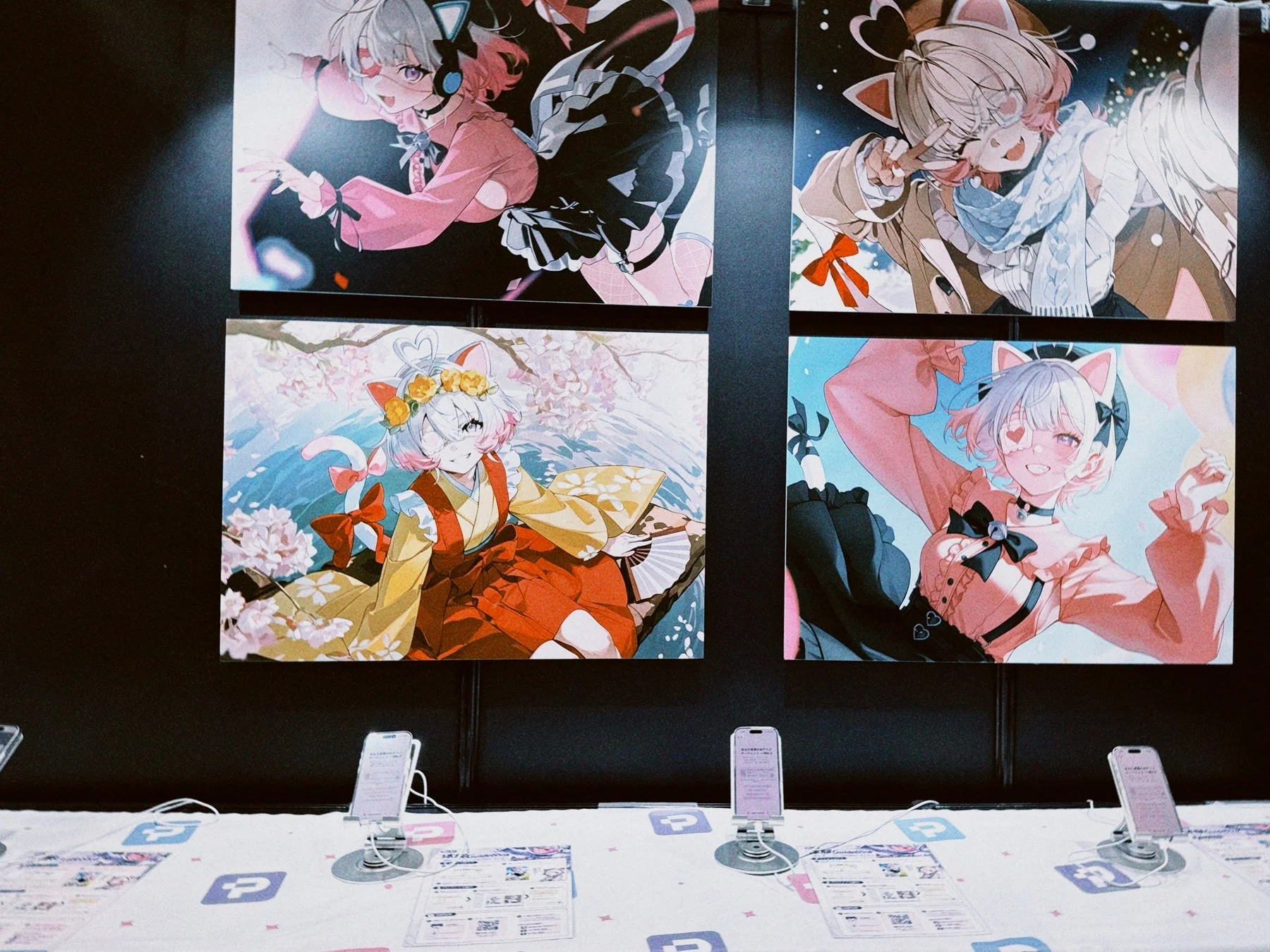 猫耳キャラクターのイラスト展示