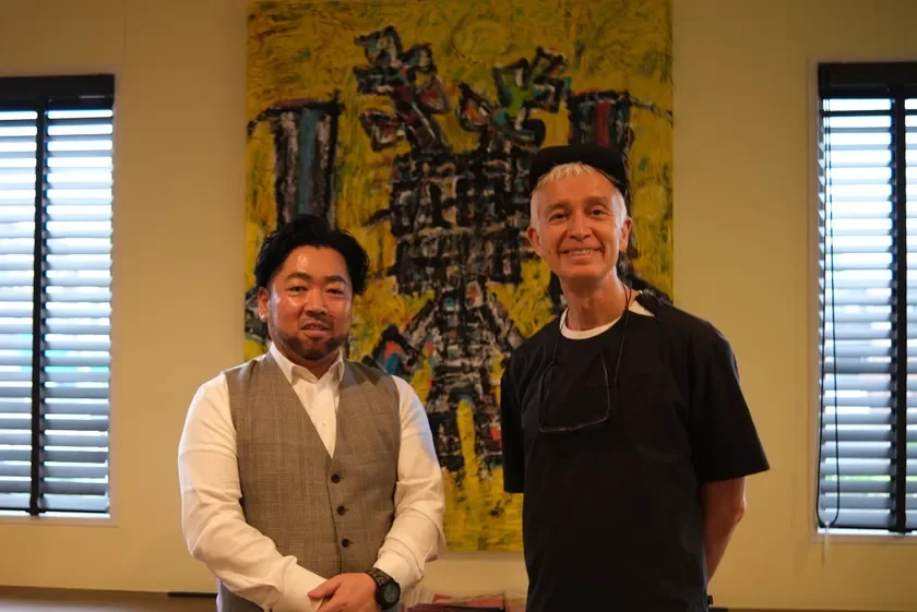 マーク・パンサーさんと代表取締役の写真