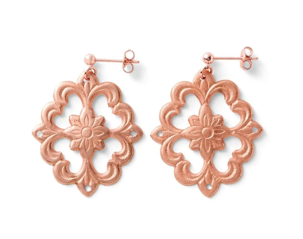 ローズゴールドカラーのぶら下がりピアス