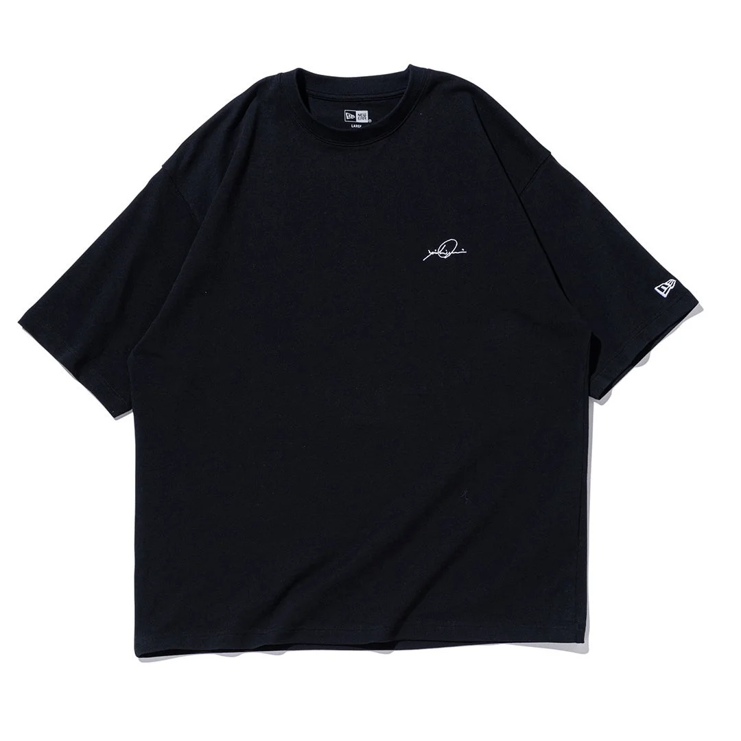 ニューエラの黒いTシャツ