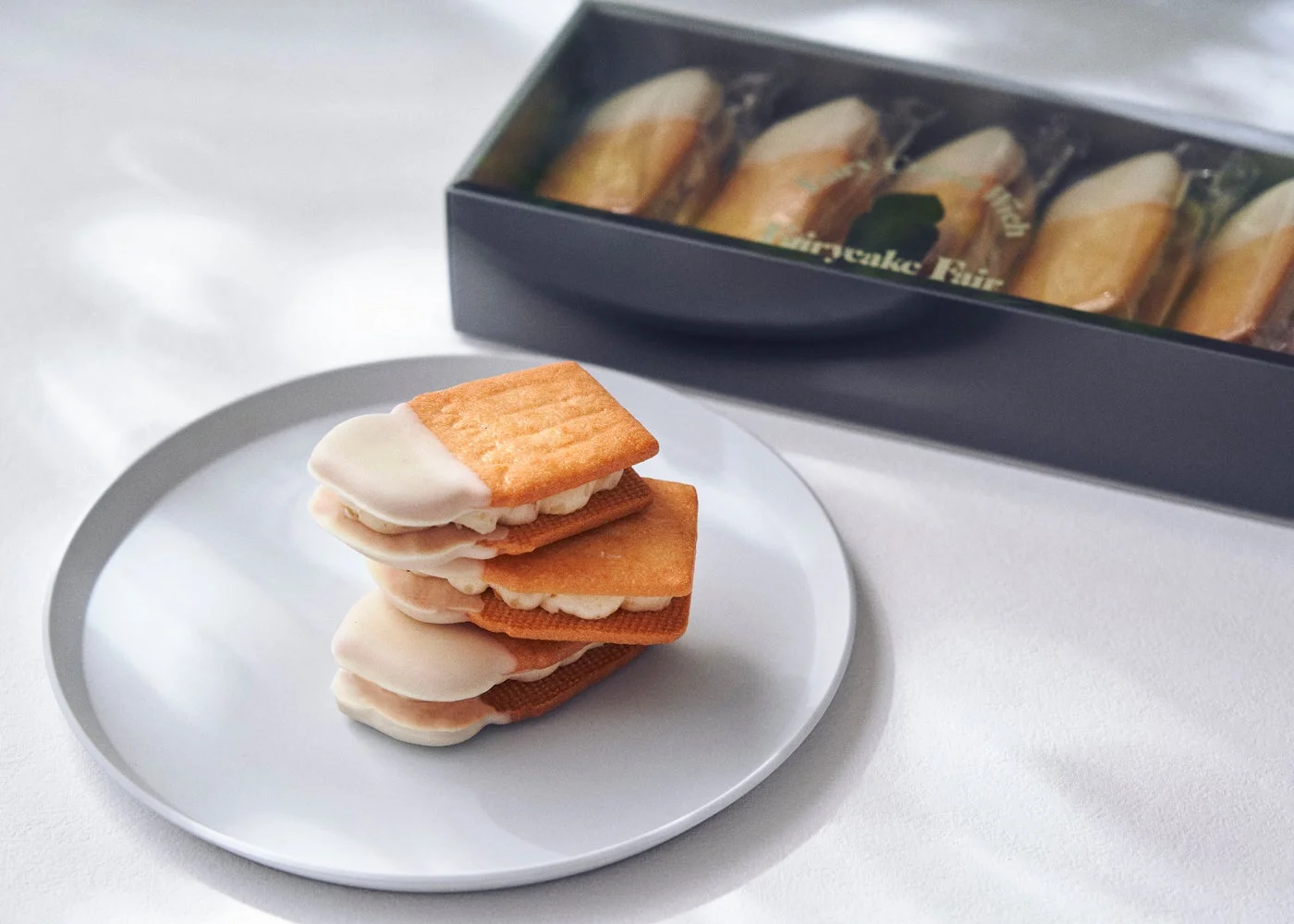 バターサンドと箱