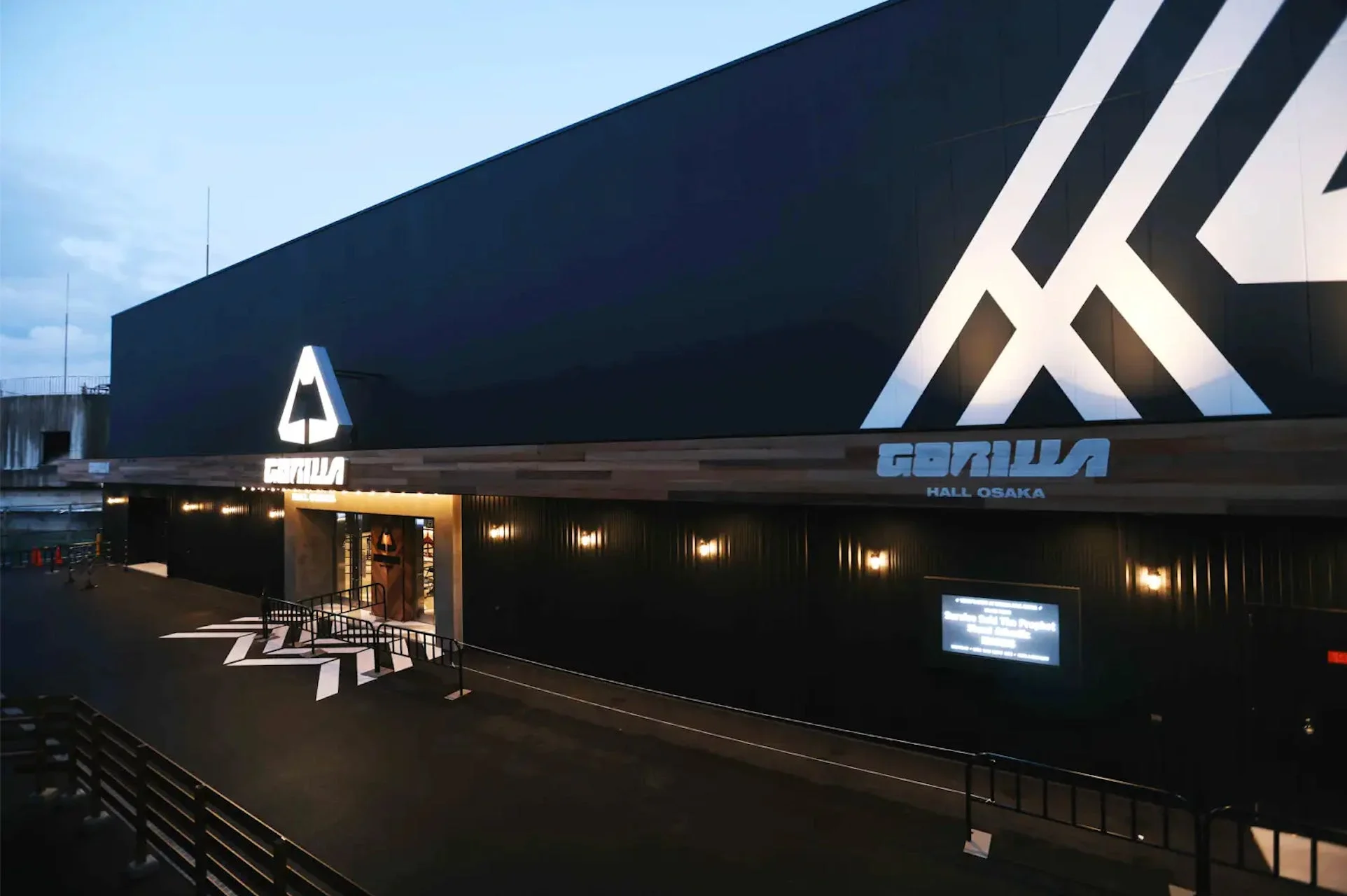 GORILLA HALL OSAKA外観