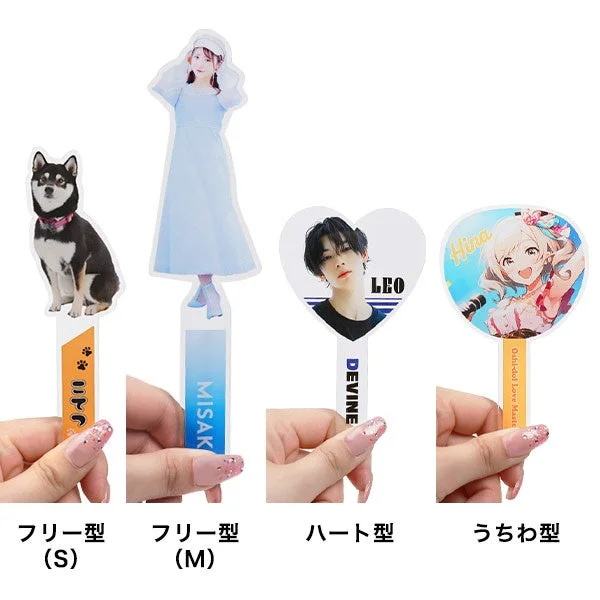 様々な形状のアクリルグッズ
