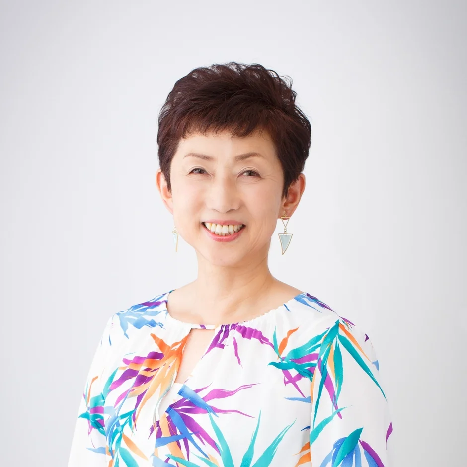 栗栖 佳子氏