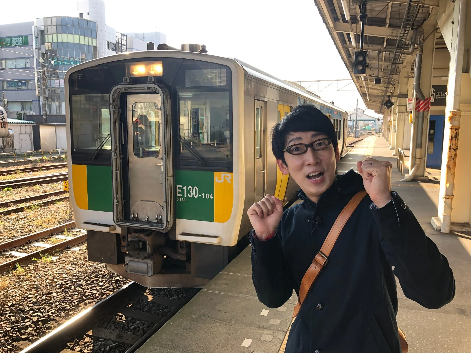 JR久留里線の列車と吉川正洋氏