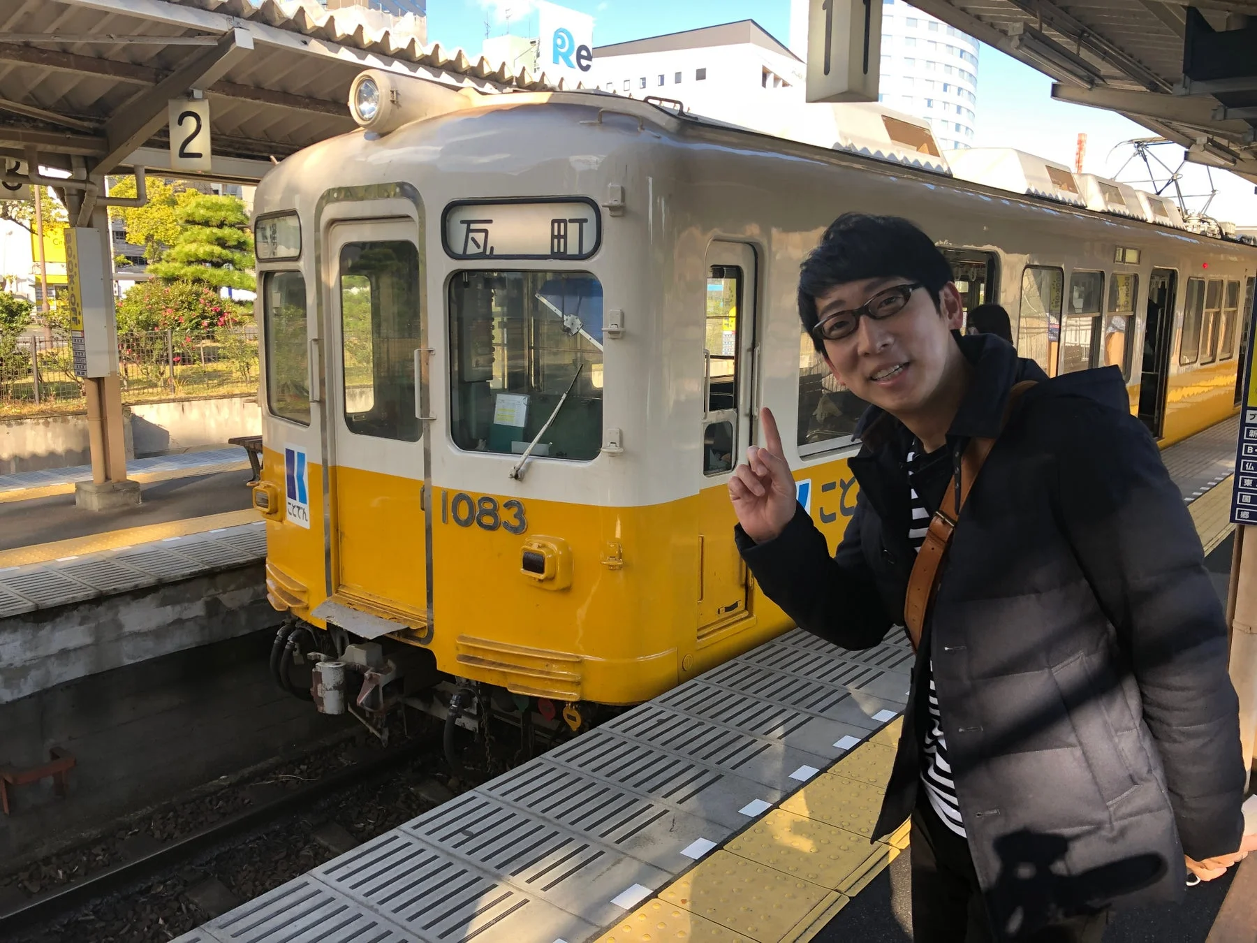 ことでん琴平線の列車と吉川正洋氏