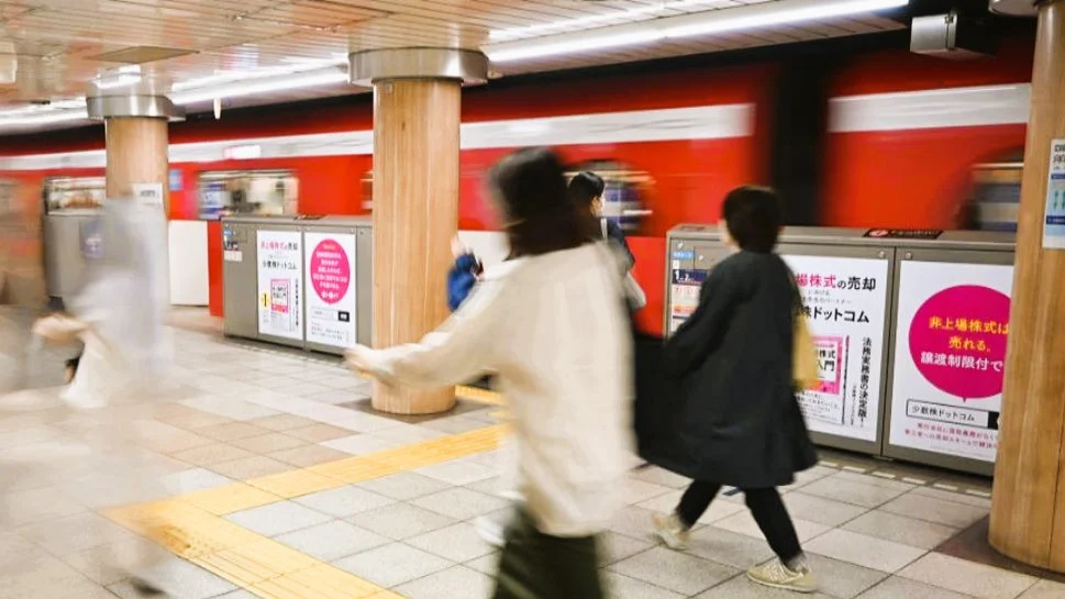 地下鉄ホーム広告