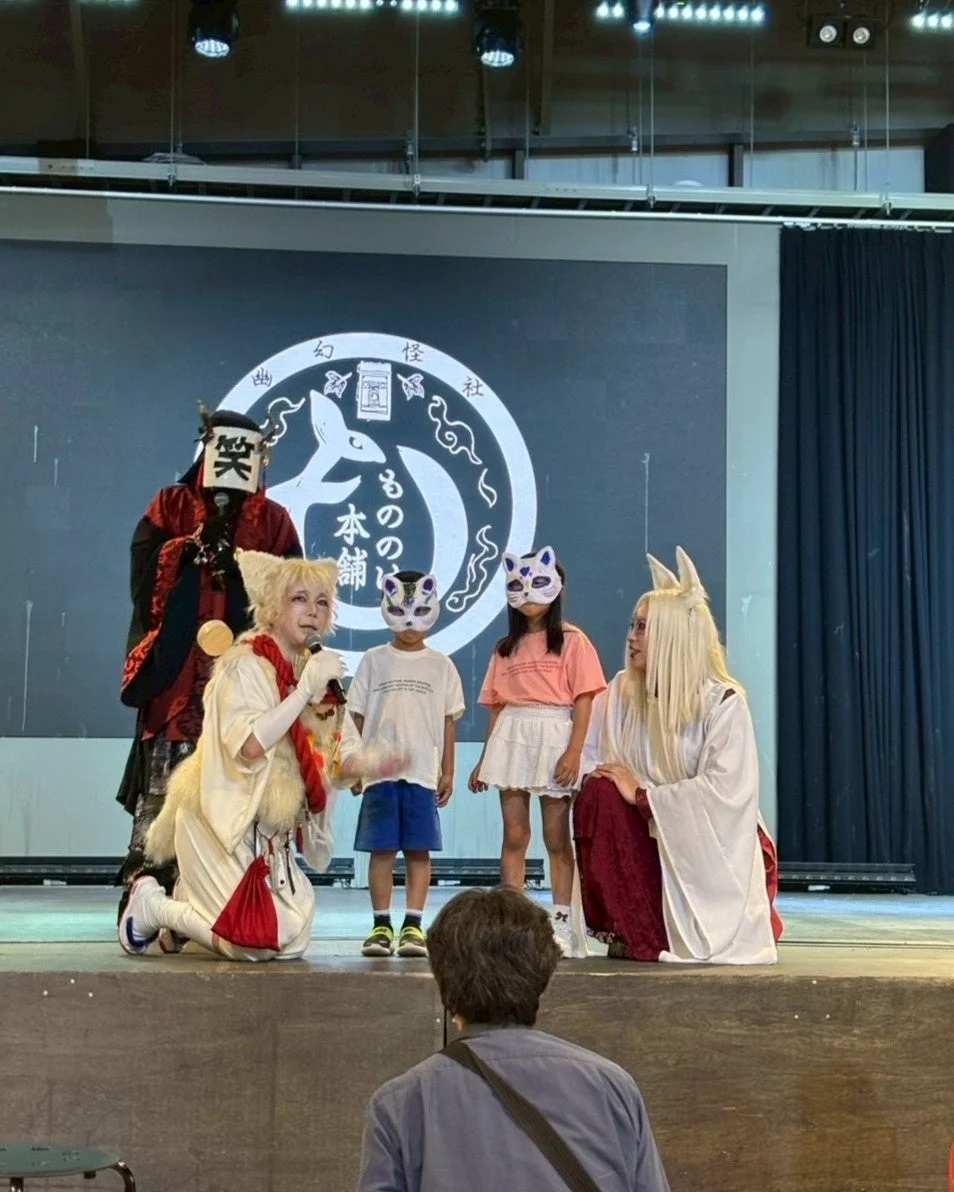 パフォーマンス,ステージ,コスプレ,狐面,和風,イベント,子供,大人,日本の文化,着物