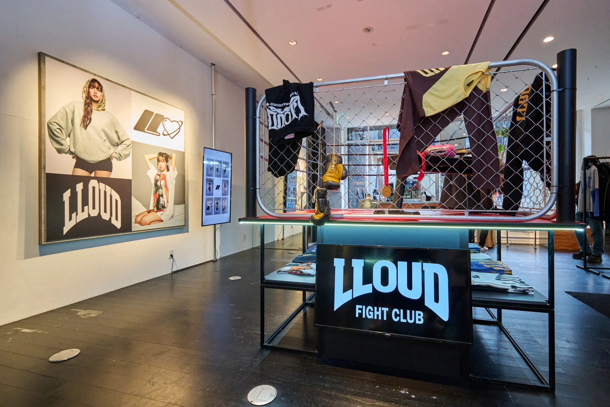 LLOUD FIGHT CLUBディスプレイ