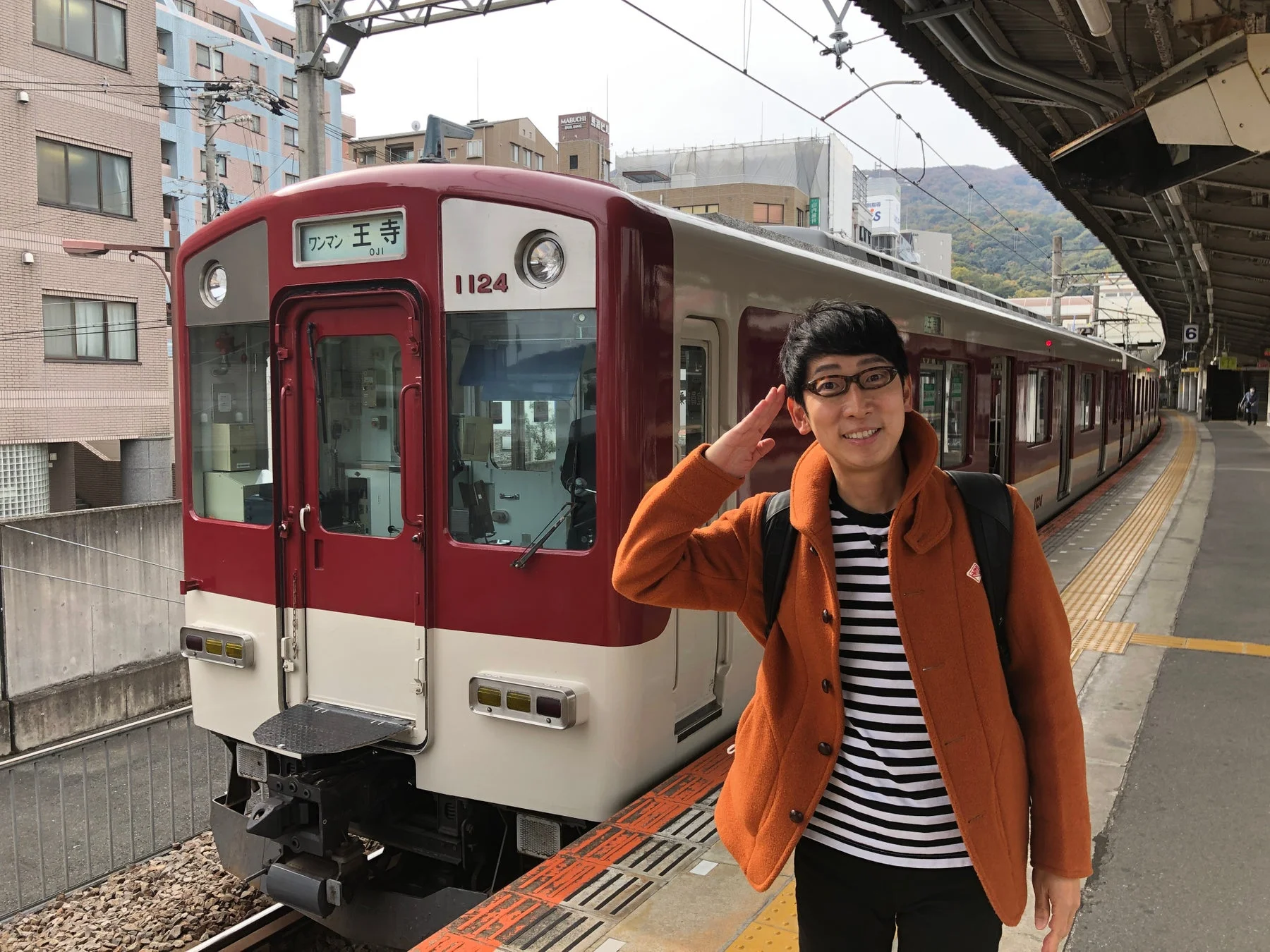 近鉄生駒線の列車と吉川正洋氏