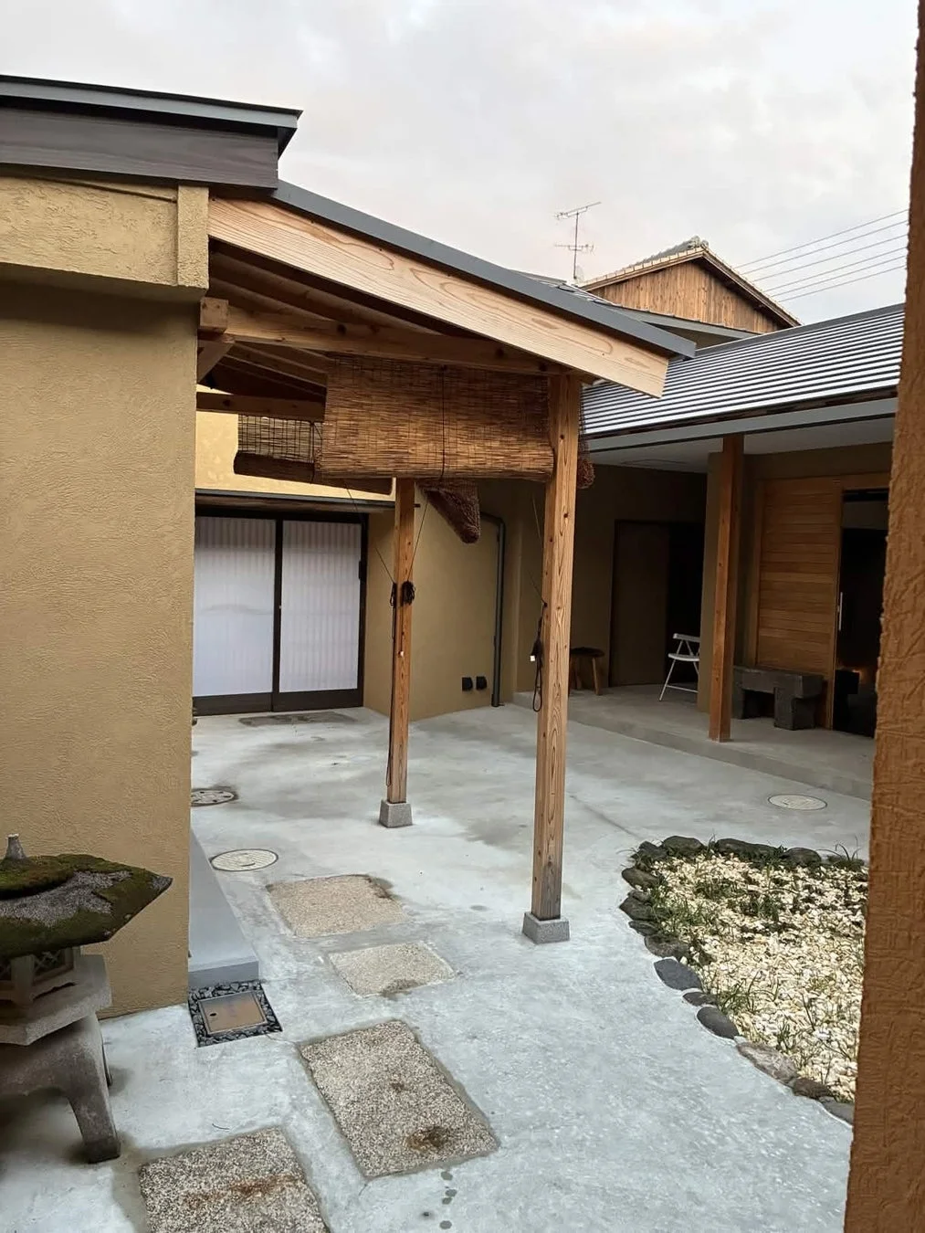 囲み宿こわねの中庭