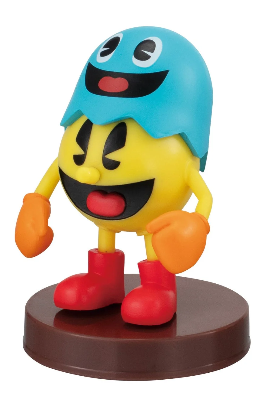 青いゴーストのヘルメットをかぶったパックマンフィギュア
