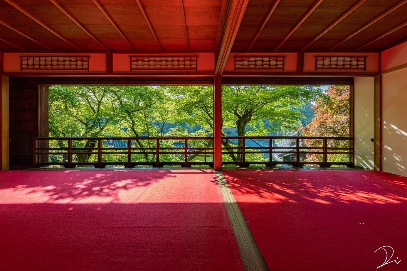 上書院から望む新緑の庭園
