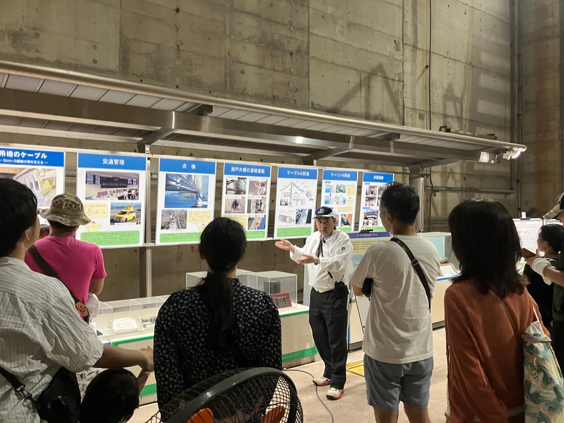 瀬戸大橋の維持管理に関する展示パネル