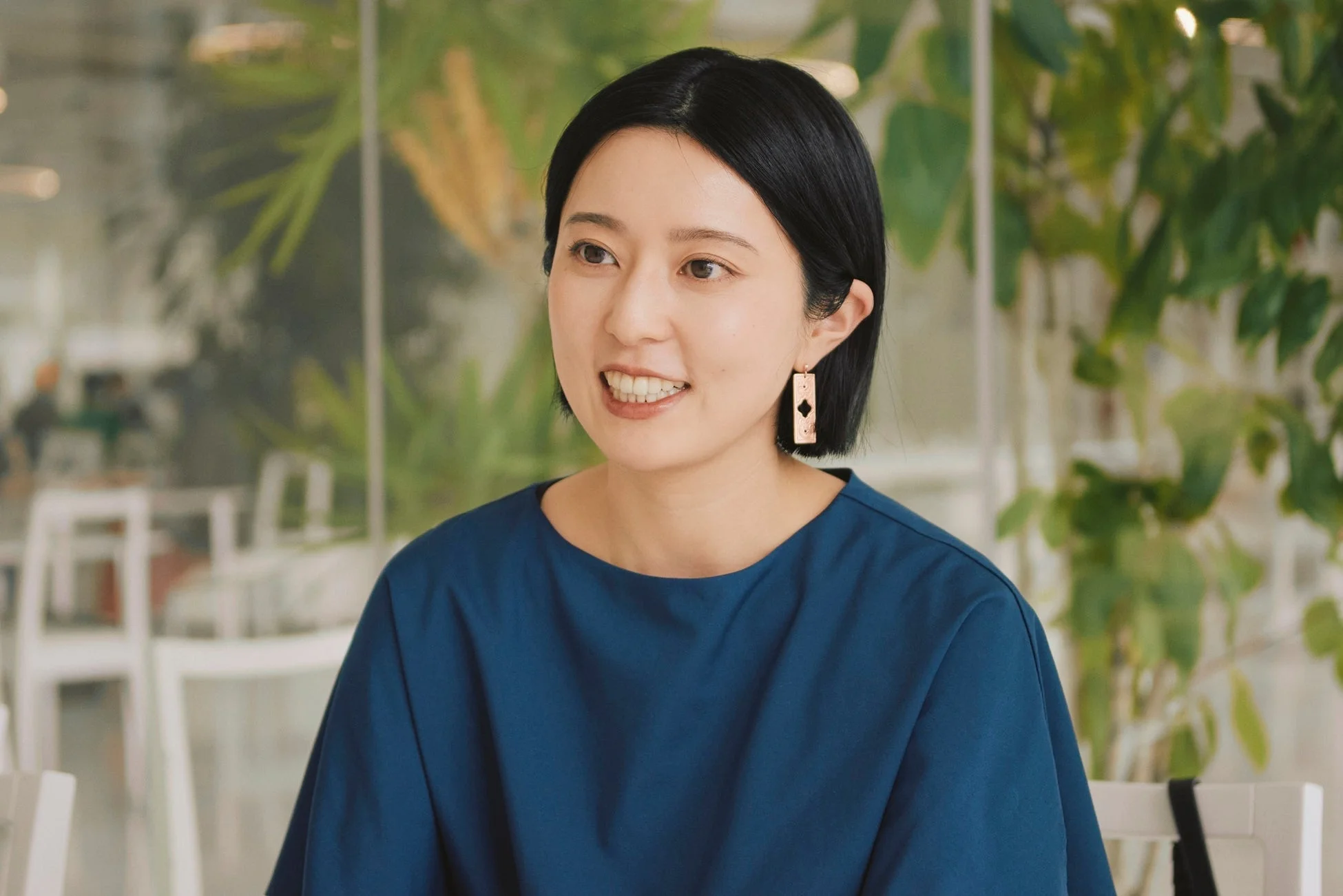 笑顔のアジア人女性