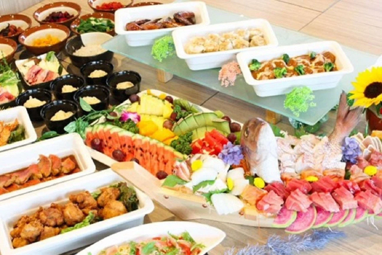 豪華なビュッフェ料理