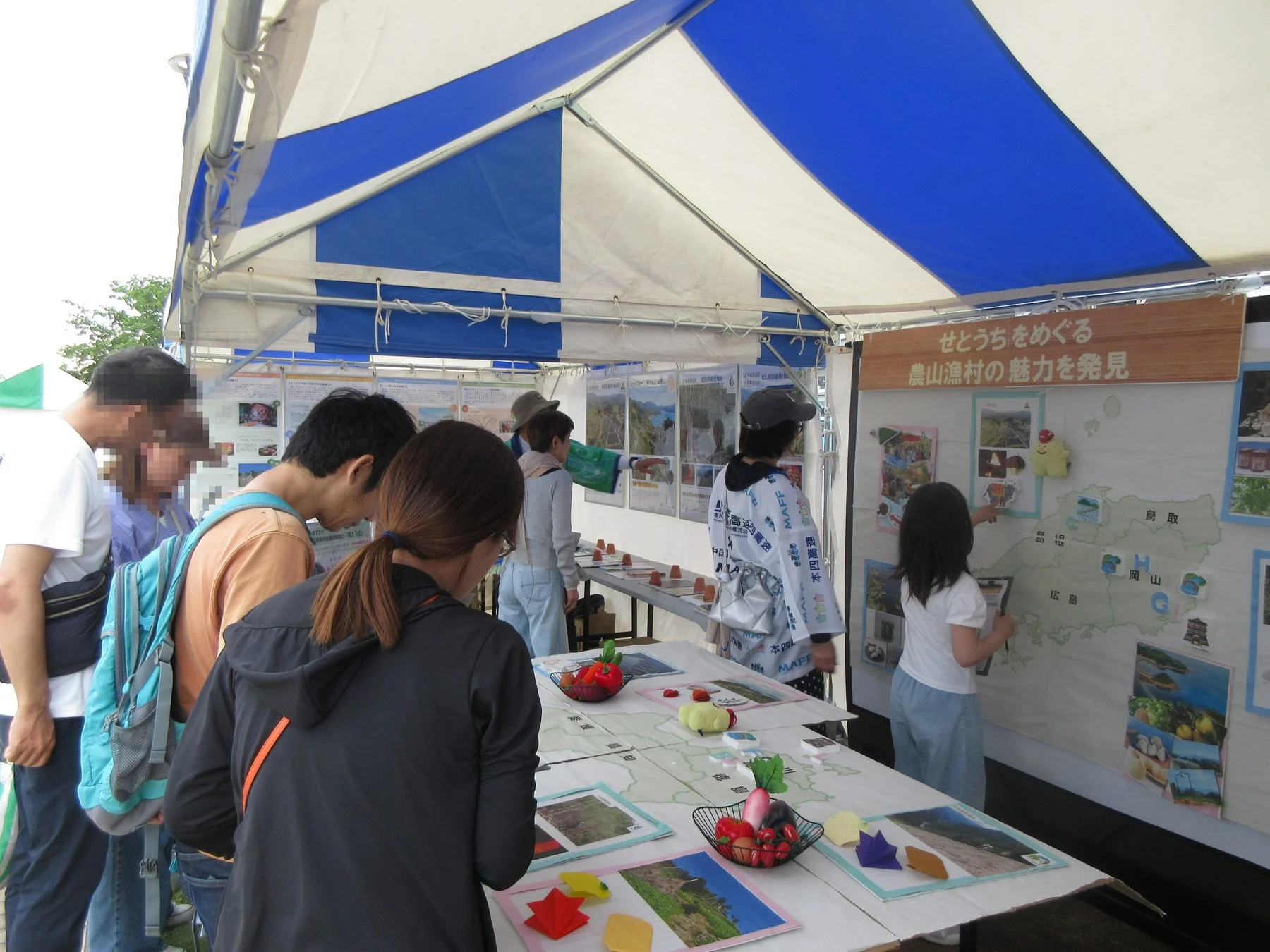 瀬戸内地方の農山漁村の魅力を紹介するブース