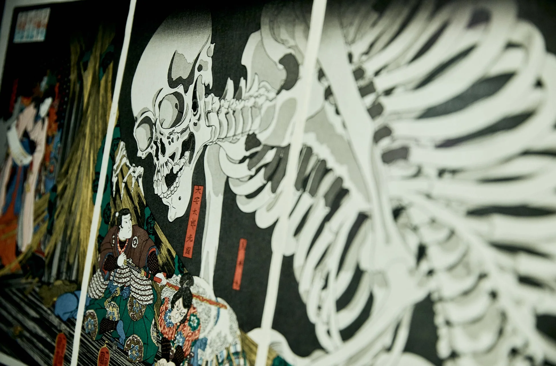 巨大な骸骨が描かれた浮世絵