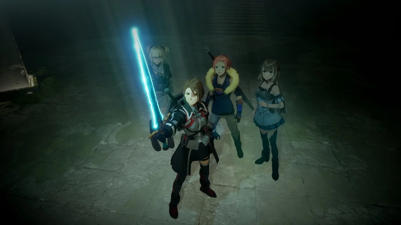 暗いダンジョンのような場所で、光る剣を持つキャラクターを先頭に、4人のアニメ風キャラクターが並び立つシーン。RPGのような冒険の始まりを感じさせます。
