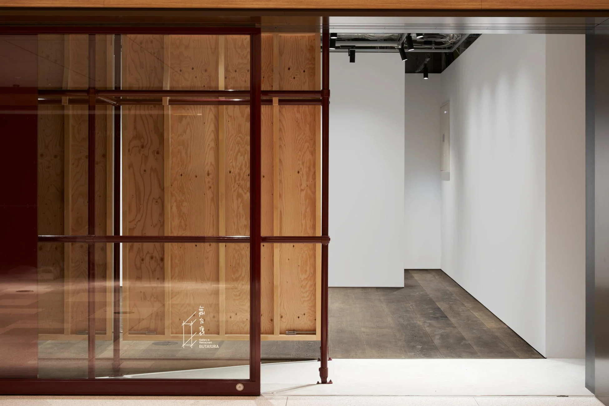 Gallery 舞台裏の内装