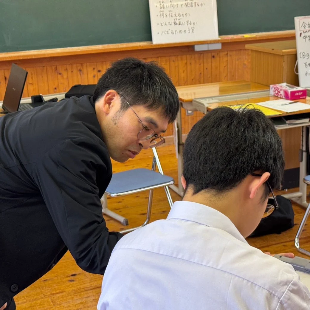 吉田の魅力を言語化する生徒たち