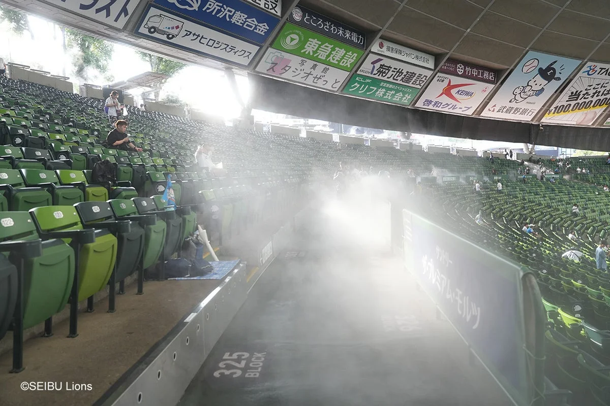 野球場、球場、観客席、ミスト、冷却、夏、プロ野球、西武ライオンズ、広告、観戦、空席