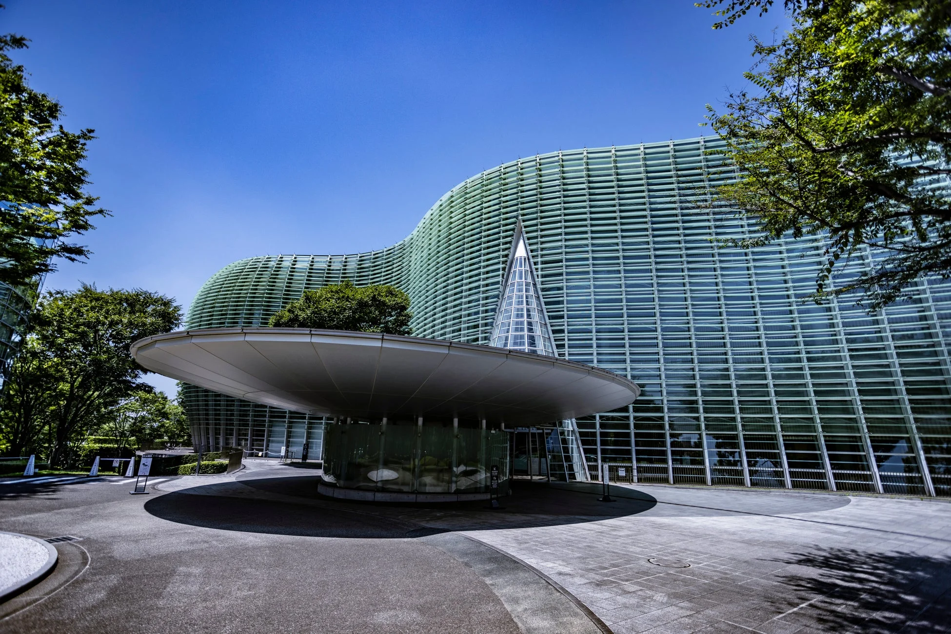 国立新美術館の現代建築