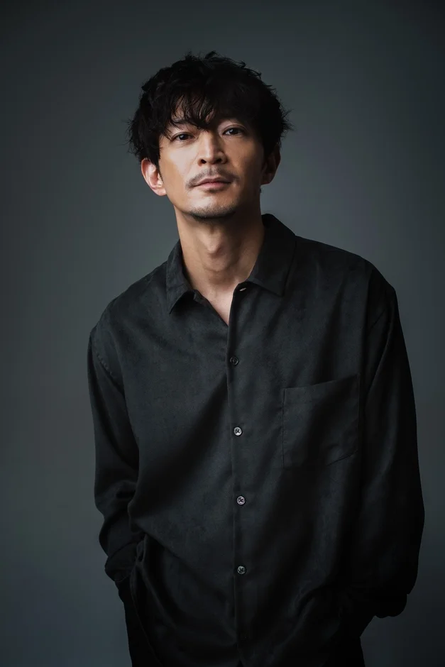 津田健次郎さんポートレート