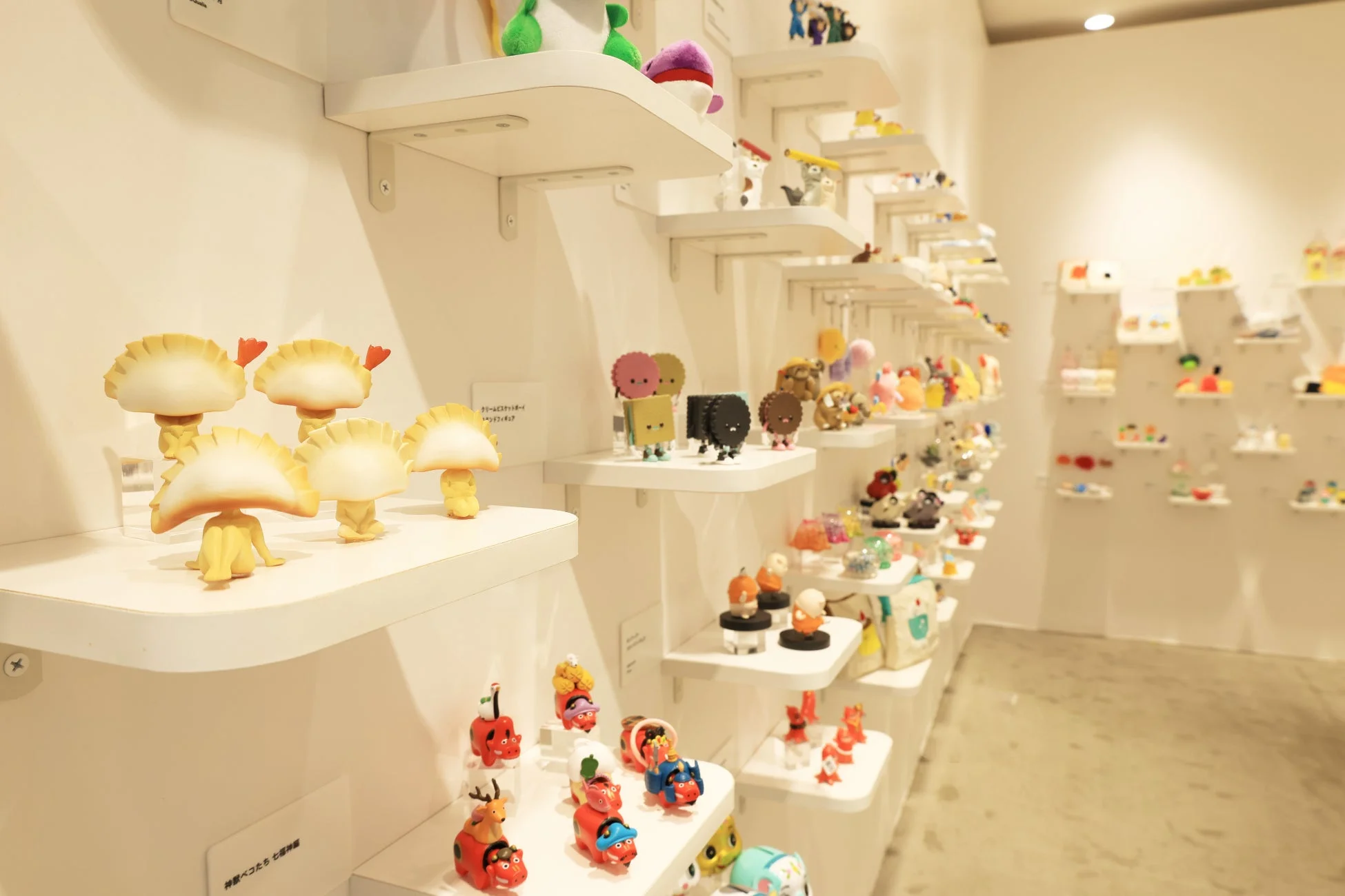 歴代カプセルトイの展示