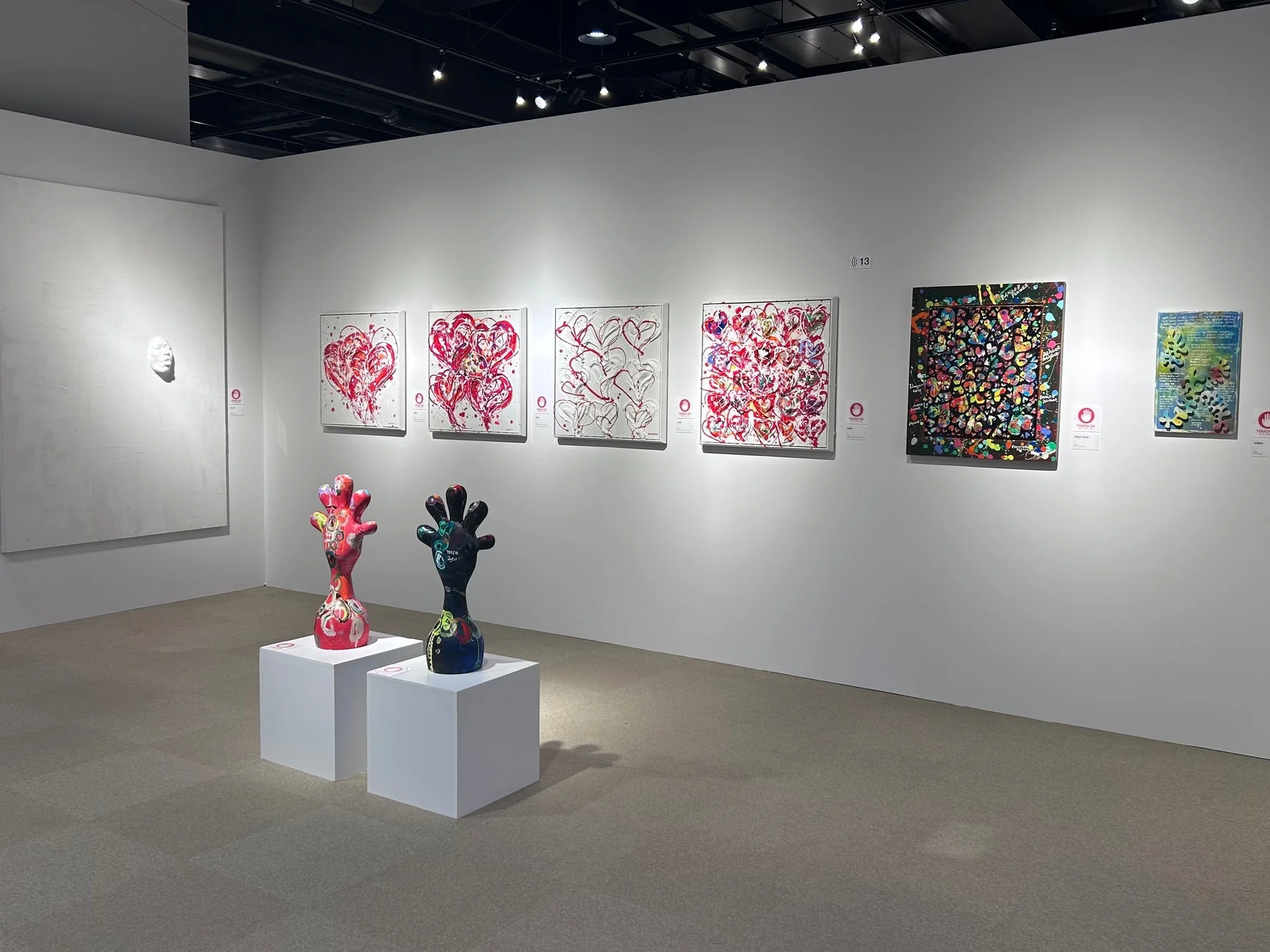 「TOUCH OK」作品の一例