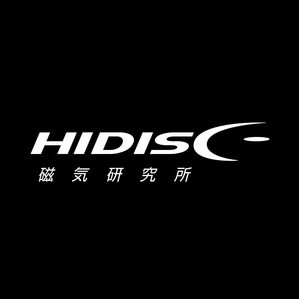 黒い背景に白い文字で「HIDISC」というロゴと「磁気研究所」という日本語が書かれています。