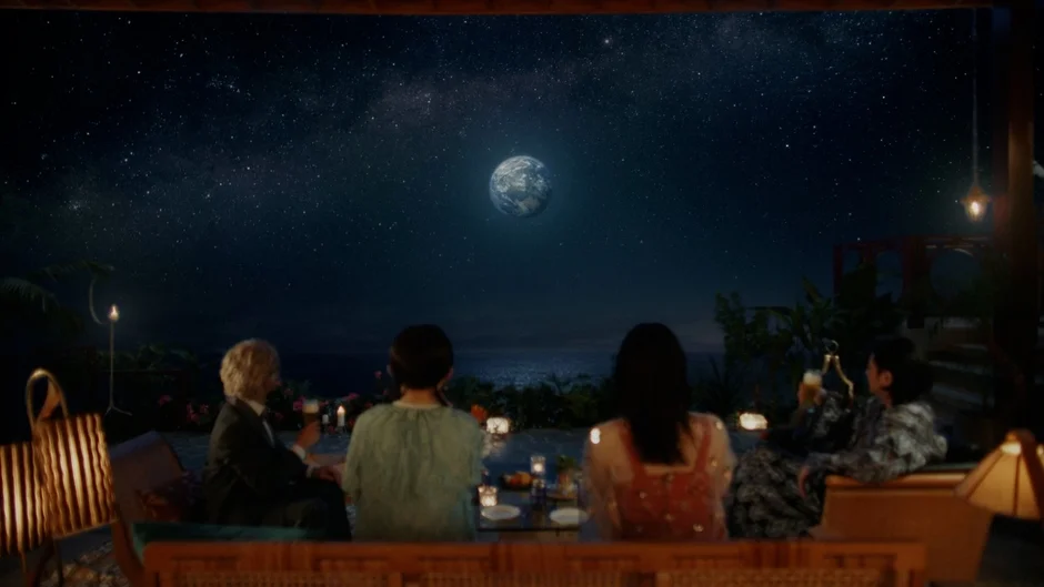 星空と地球を眺める人々
