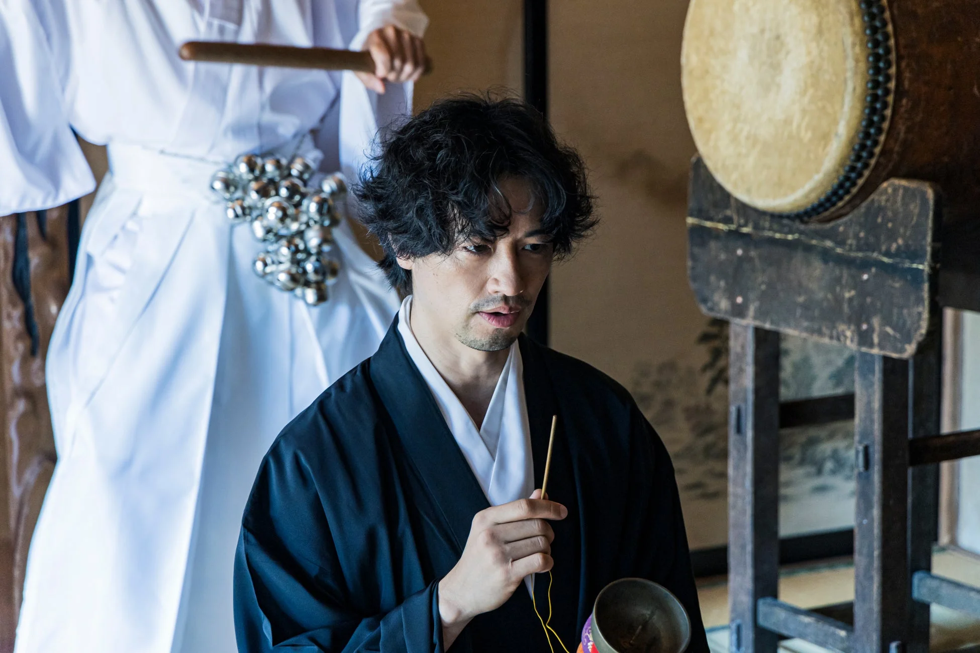 和装の男性