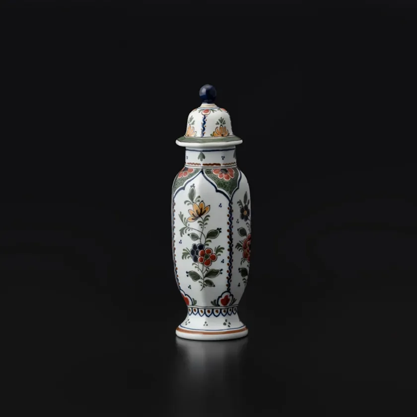 オランダ・デルフトの色絵草花文飾小壺