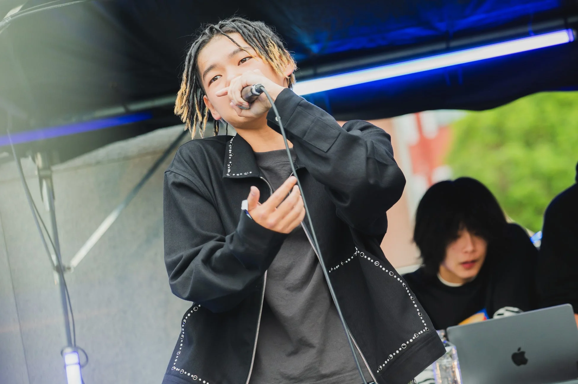 ドレッドヘアのラッパー