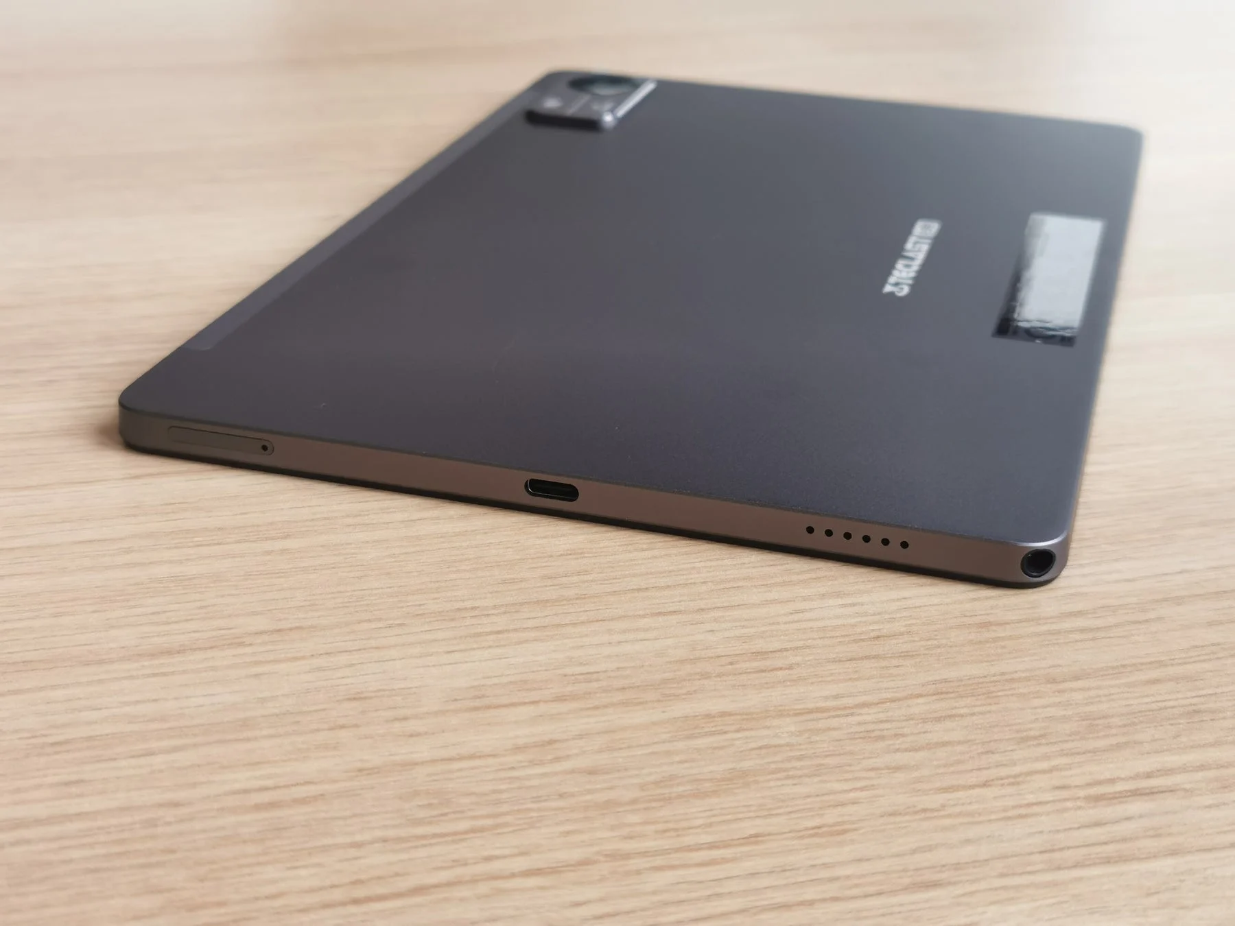 Teclast M50T 背面とポート