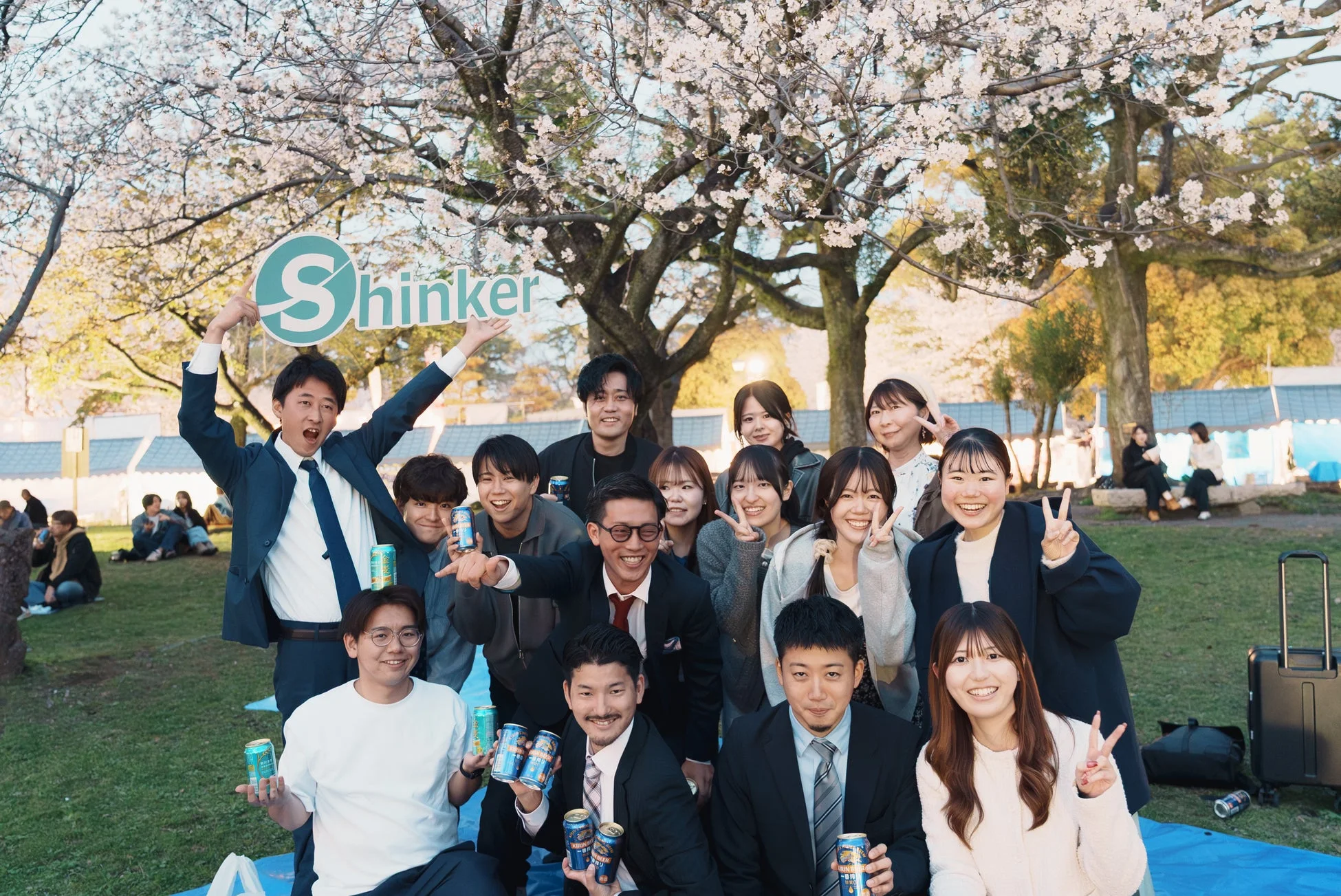 桜の下での集合写真