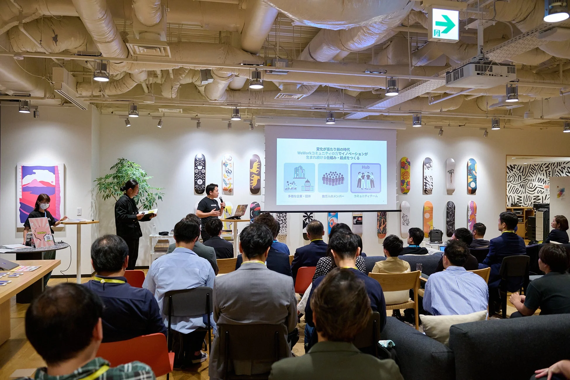 WeWorkのオフィス空間でセミナーの様子