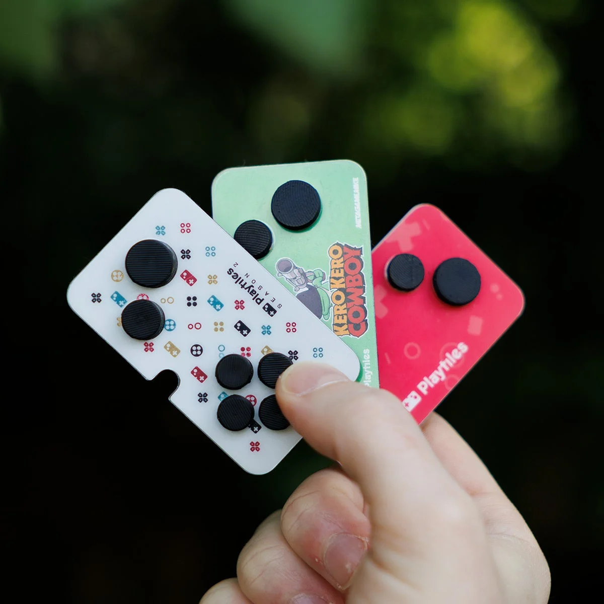 Playtilesを手に持つ様子