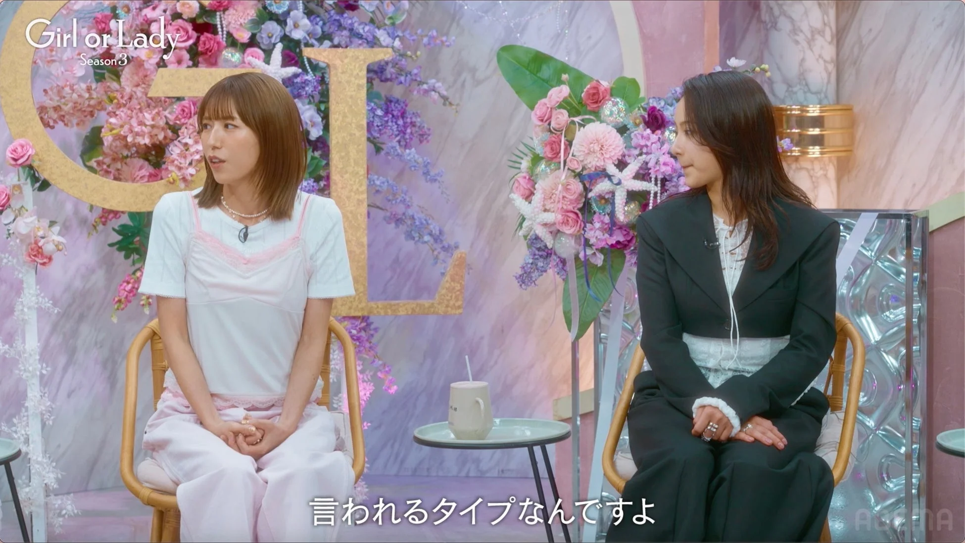 女性MC2名のトーク風景