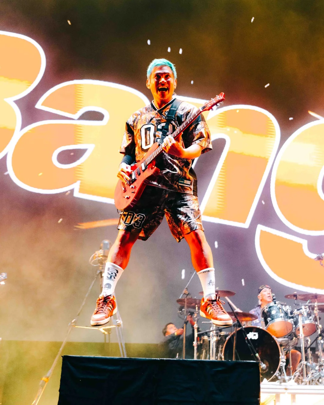 ギタリストのパワフルな演奏