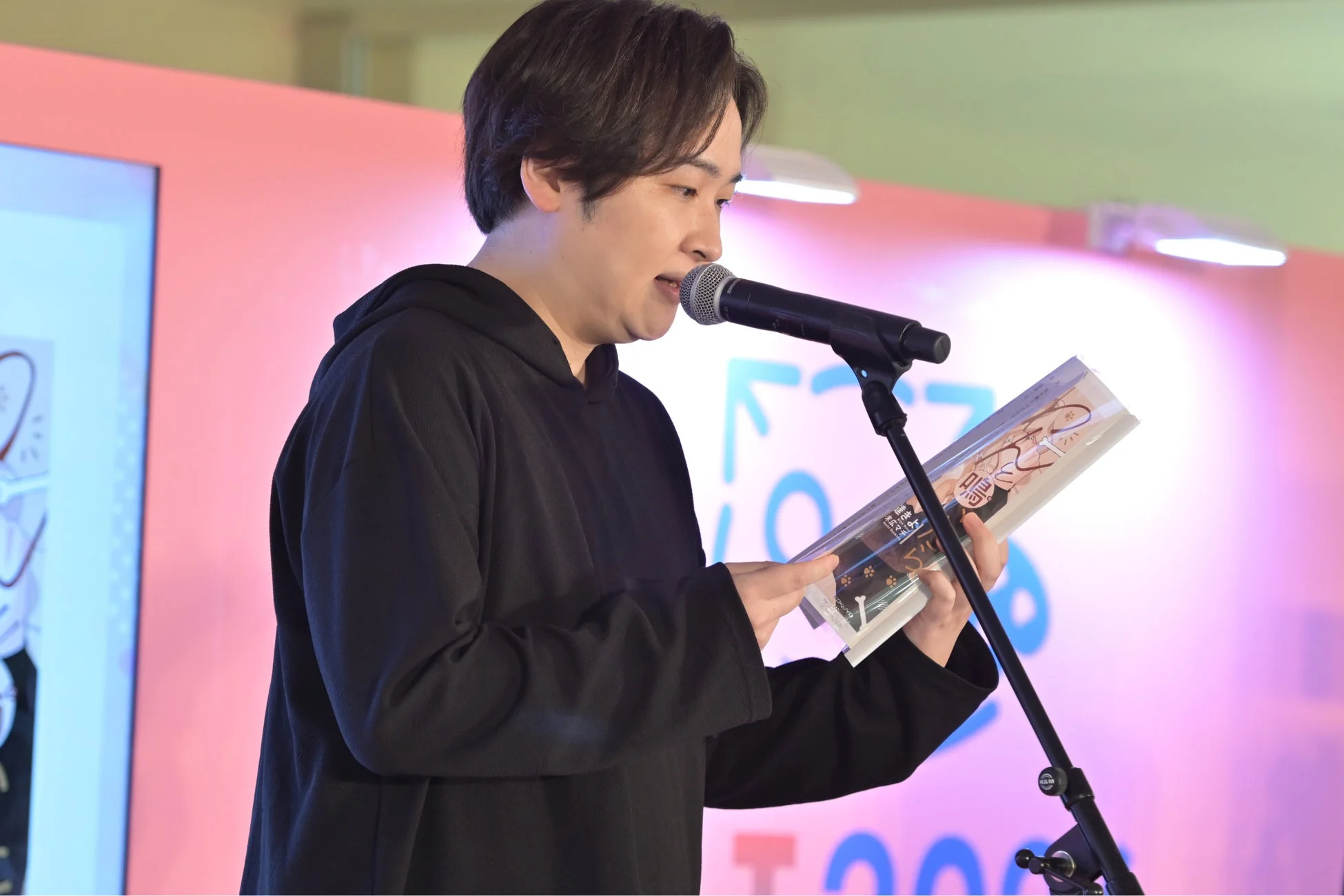 朗読後の児玉卓也さん