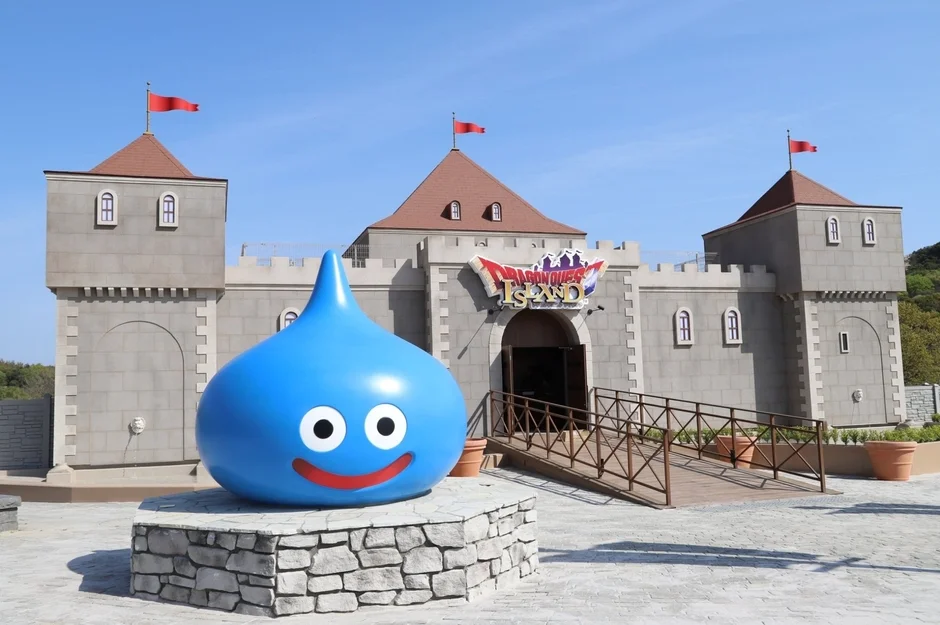 ドラゴンクエスト アイランドの城とスライムのオブジェ
